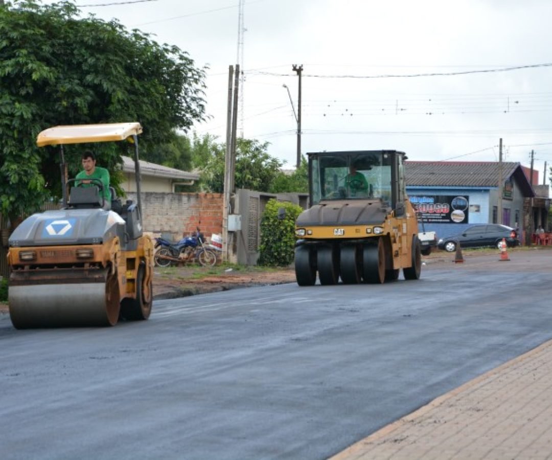Avenida Paraná em Corbélia recebe nova pavimentação asfáltica sem custos para o município