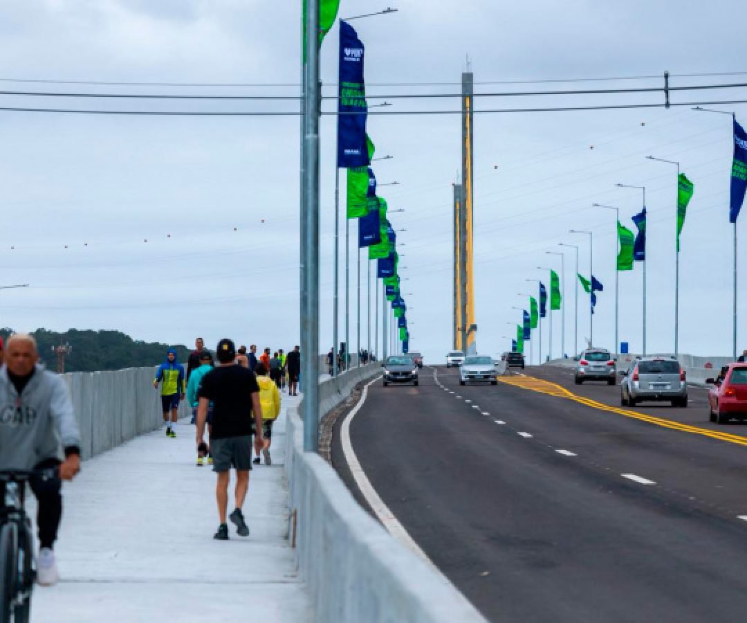 Ponte de Guaratuba impulsiona mobilidade com mais de 7 mil passagens de ciclistas em um mês