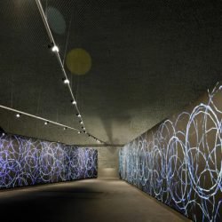 Mostra "Technological Dances", da artista Alice Anderson, fica em cartaz até domingo no MON