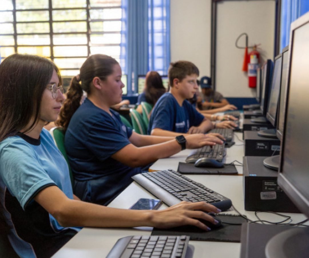 Carteira de Trabalho Digital: cadastros de alunos nas escolas estaduais terminam nesta quinta