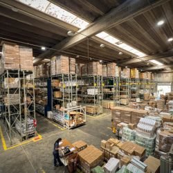 Estado já distribuiu mais de 6 milhões de insumos em 2026 para as 22 Regionais de Saúde