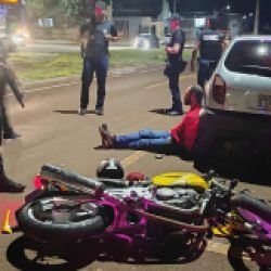 Fuga termina em queda e prisão de motociclista embriagado no bairro Brasmadeira