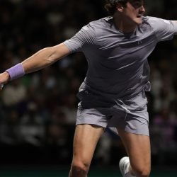 João Fonseca vence Shapovalov na estreia do Masters 1000 de Paris