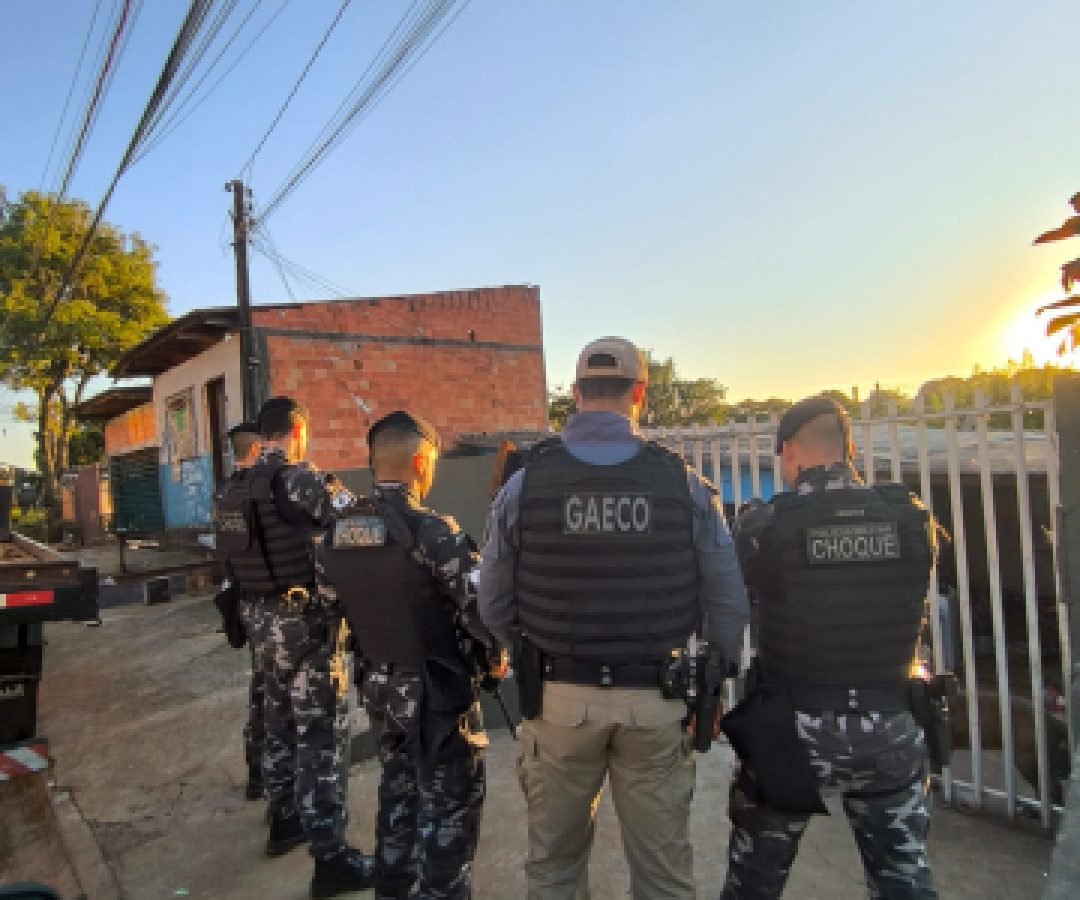 Gaeco e Choque cumprem mandados no Santa Cruz