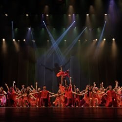 Formatura marca a última noite de “ALGO/RITMO” no Guairão