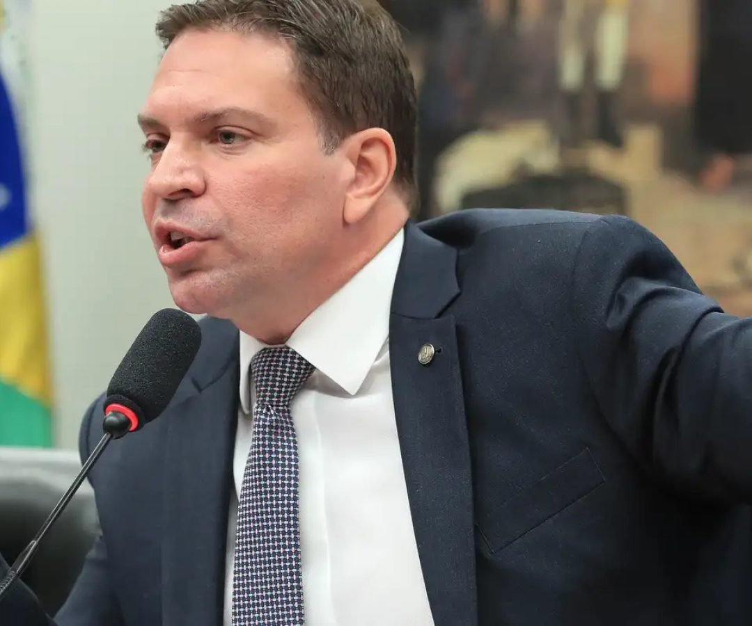 Governo brasileiro entrega pedido de extradição de Ramagem aos EUA