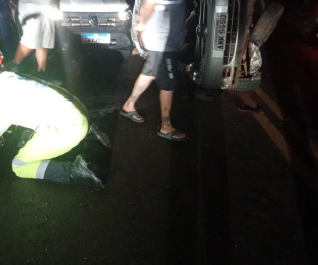 Grave colisão na BR-376 deixa três mortos e interdita rodovia em Guaíraçá