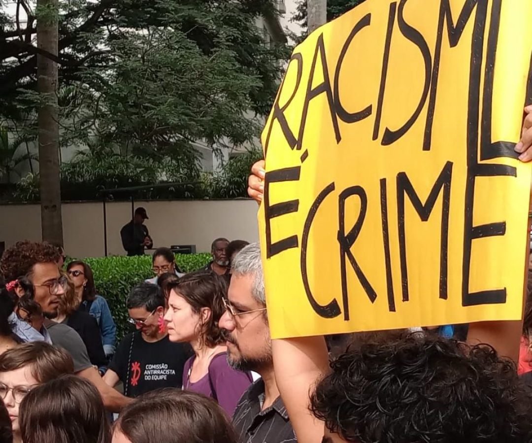 Defensoria pede R$ 759 mil em ação contra shopping de SP por racismo