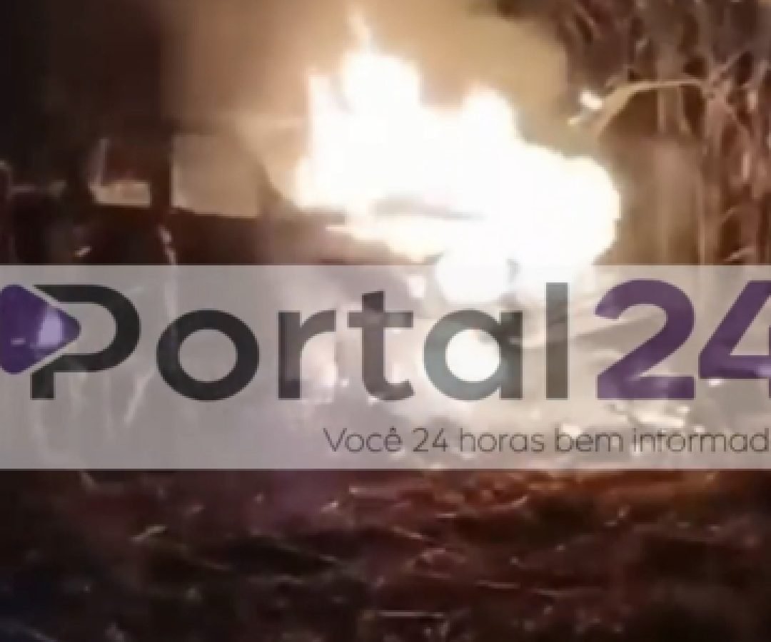 Hilux é encontrada completamente incendiada em área rural no Oeste do Paraná