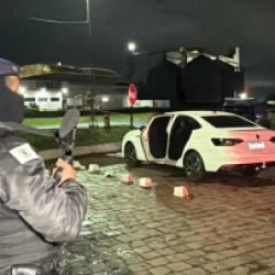 Homem de 50 anos é encontrado morto dentro de carro estacionado em posto de combustíveis