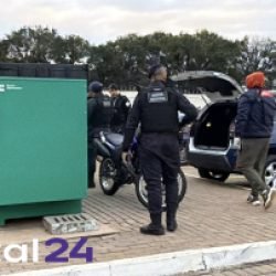 Homem é detido por agredir companheira após vítima pedir socorro em escola municipal