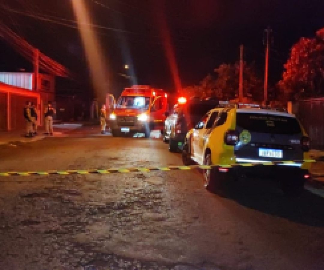 Homem é esfaqueado após manter adolescente em cárcere privado em Cascavel