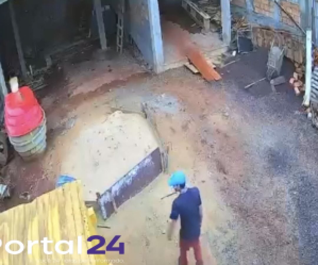 Homem é flagrado furtando materiais em construção no Bairro Santa Cruz