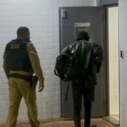 Homem é preso com fios furtados no bairro Neva