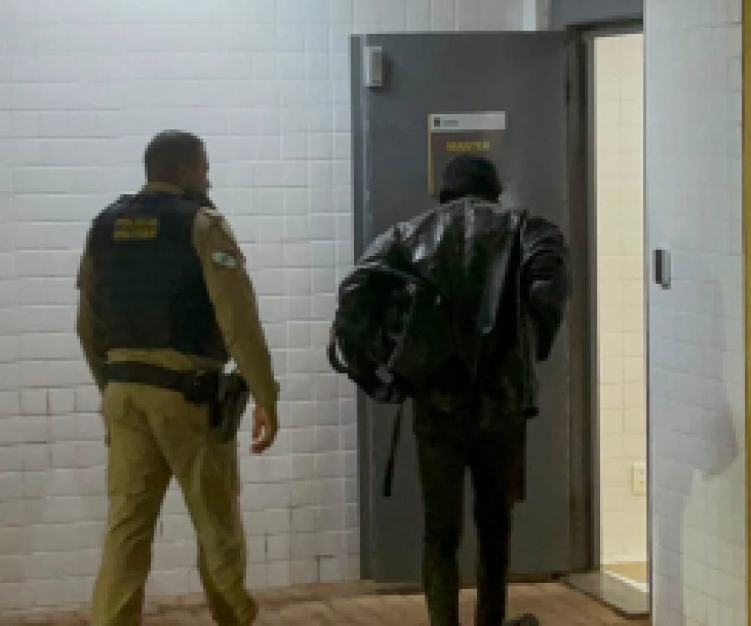 Homem é preso com fios furtados no bairro Neva