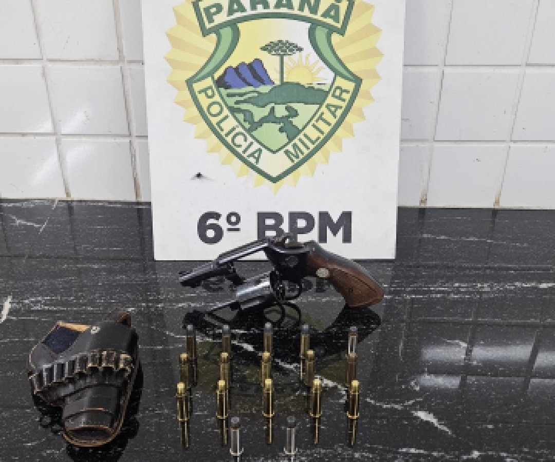 Homem é preso por posse irregular de arma de fogo após denúncia durante atendimento de ocorrência em Cascavel