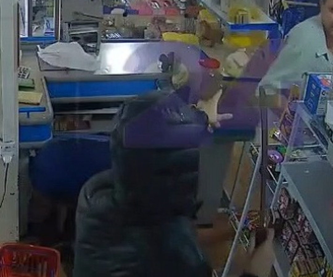 Homem encapuzado tenta assaltar mercadinho em Laranjeiras do Sul, mas foge sem levar dinheiro