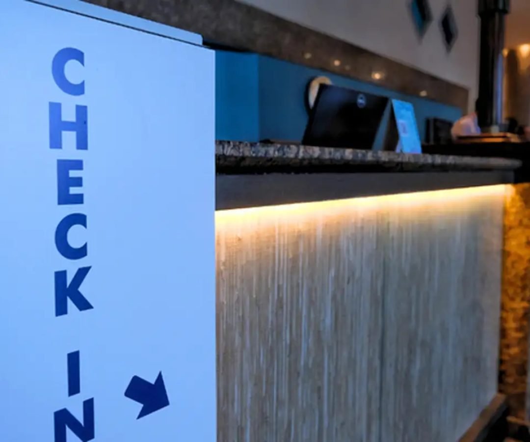 Hospedagens têm até esta segunda para adotar check-in digital