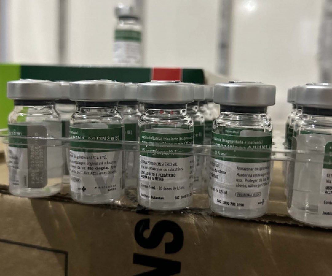 Paraná recebe 332 mil vacinas contra a gripe para início da campanha no próximo sábado