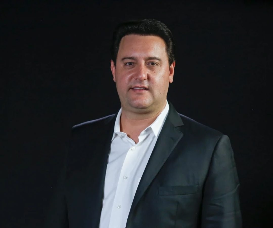 Ratinho Junior ultrapassa Lula e lidera pesquisa nacional para 2026