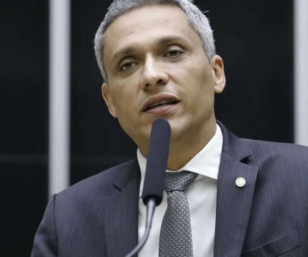 Moraes suspende ação penal contra deputado Gustavo Gayer