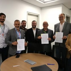 Estado firma parceria com CNPEM para cooperação em IA e materiais recicláveis da UEL