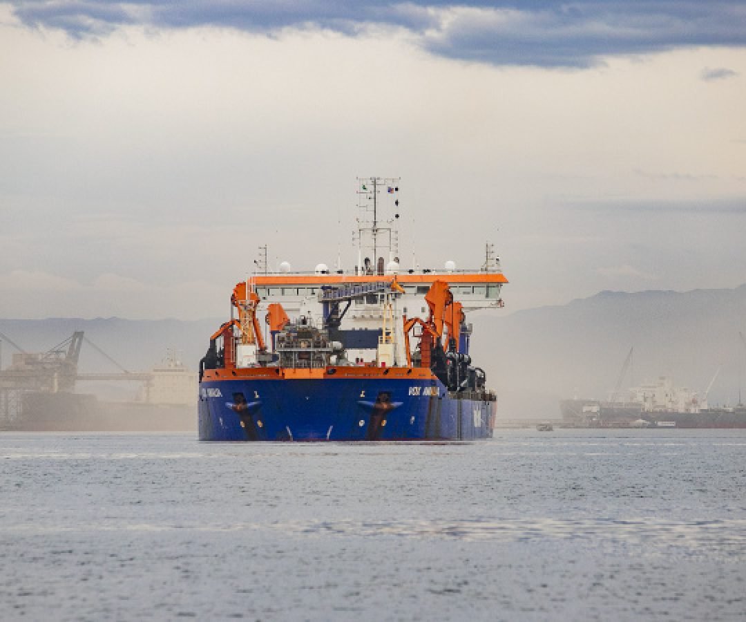 Portos do Paraná inicia nova dragagem para garantir operação no Canal de Paranaguá
