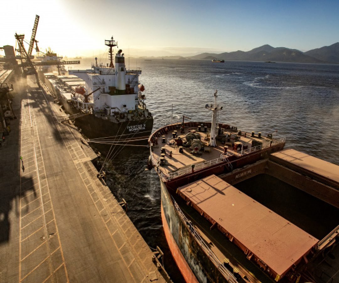Máquinas e agronegócio em alta: exportações do Paraná crescem 3,7% em 2026