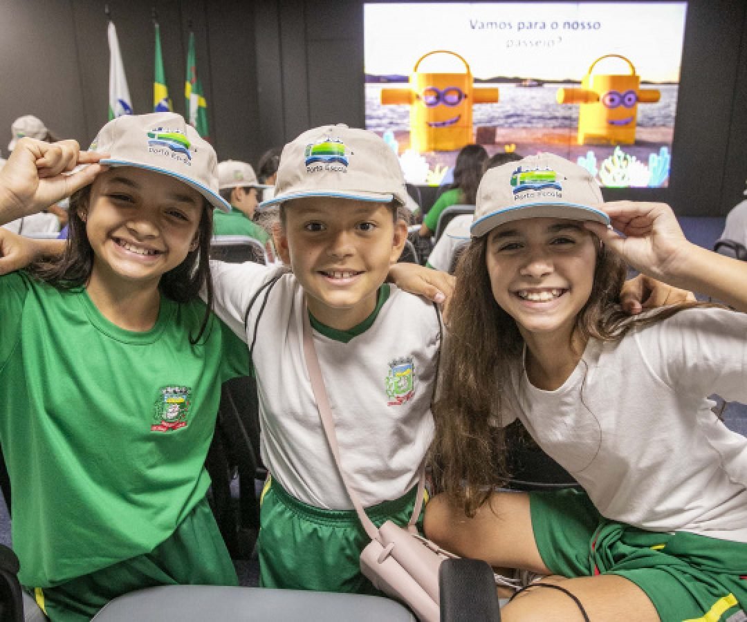 Porto Escola 2026 inicia com visita de alunos da rede municipal ao cais em Paranaguá
