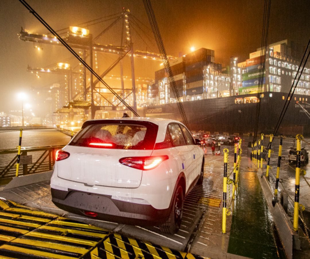 Porto de Paranaguá registra maior desembarque de veículos elétricos do Paraná