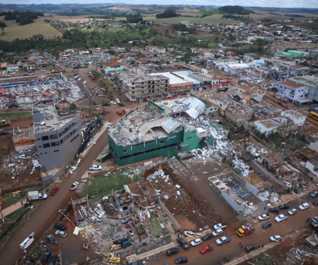 Governador decreta luto oficial de três dias em memória às vítimas do tornado