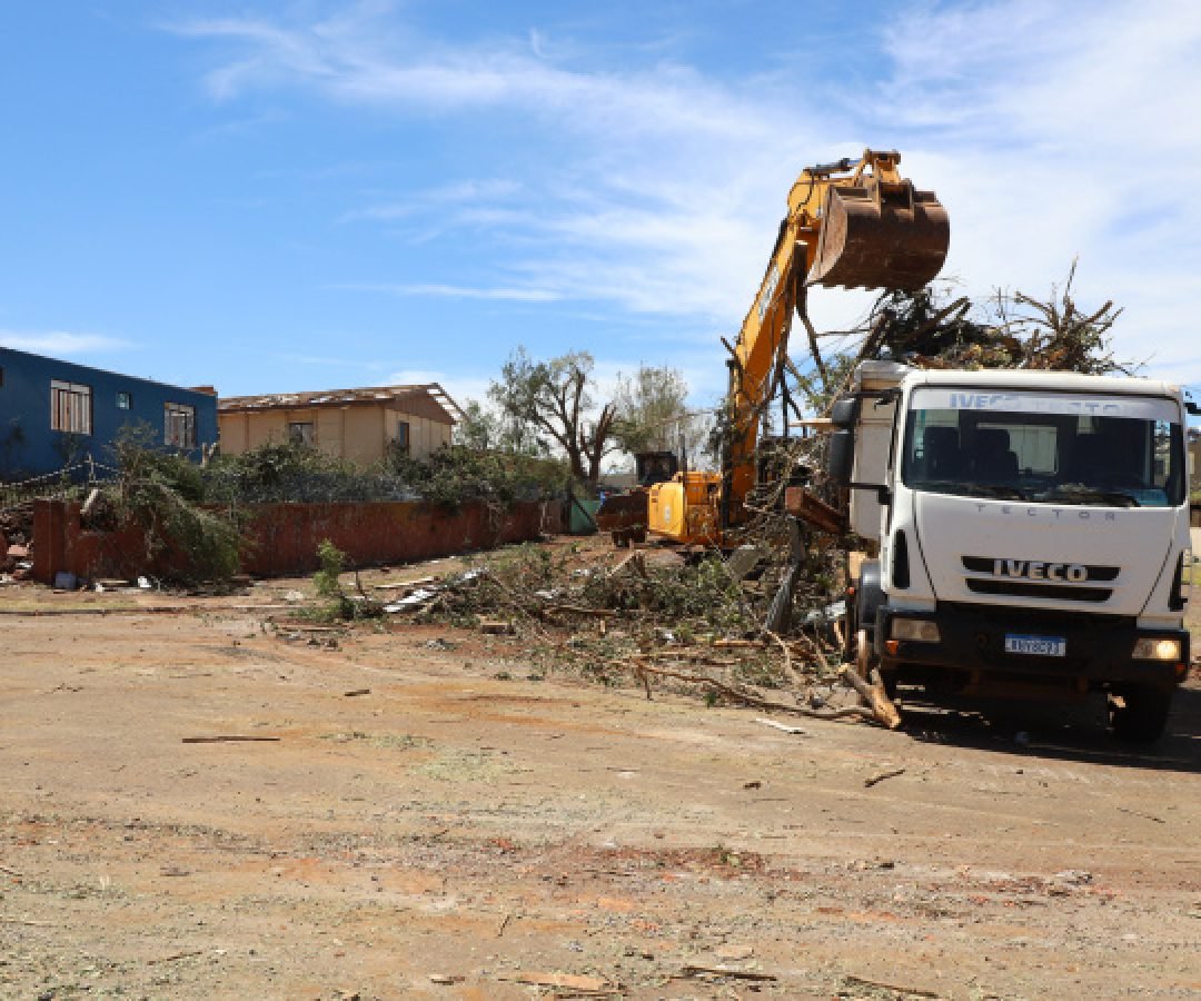 Estado e prefeituras vizinhas mobilizam mais de 30 de máquinas para ajudar Rio Bonito do Iguaçu