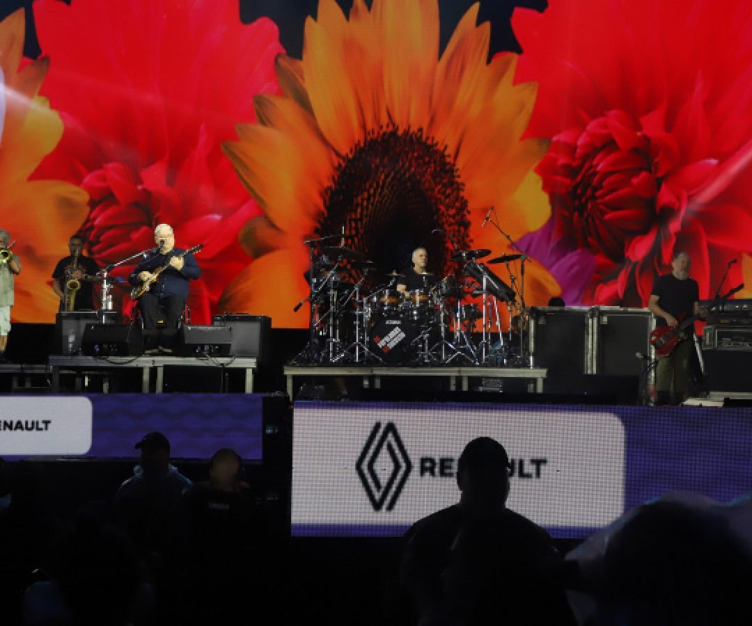 Aonde quer que eu vá: chuva, coral e emoção marcam show dos Paralamas em Matinhos