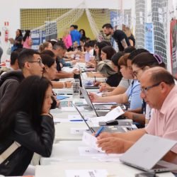 Mutirão Emprega Mais oferece 2 mil vagas e atende mais de mil pessoas em Curitiba