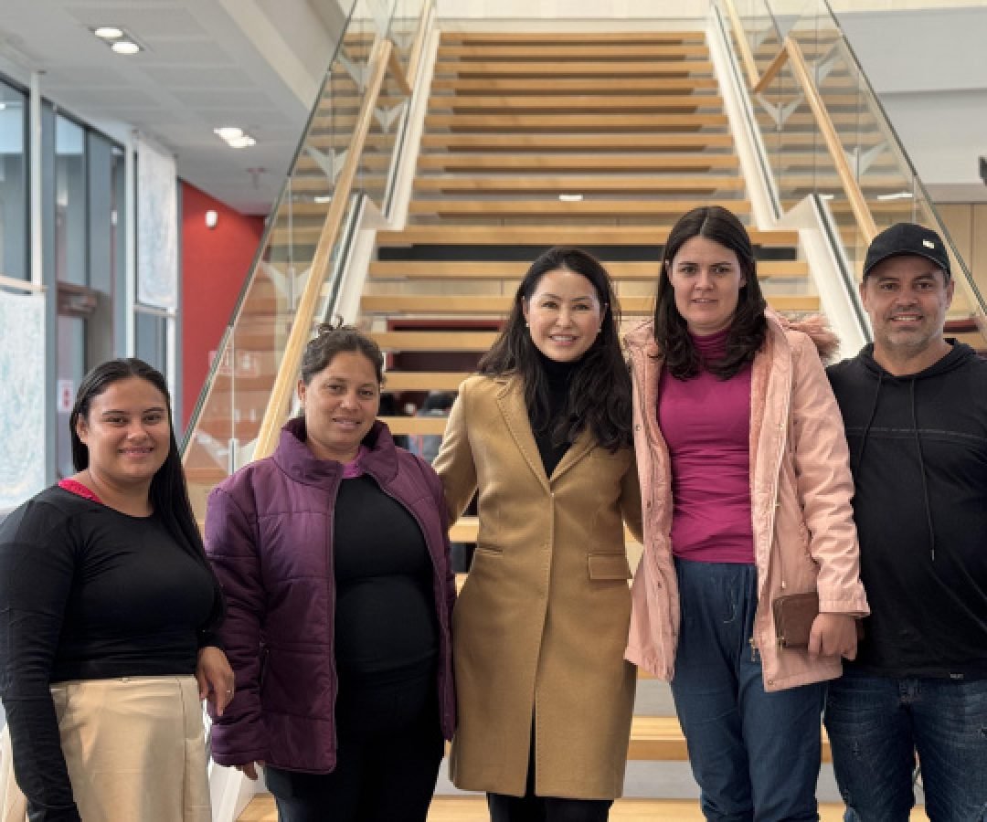 Rota Paraná-França: produtoras de seda se emocionam ao conhecer gigante da moda