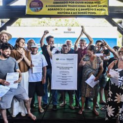 Governo entrega praça de alimentação e regularização fundiária para famílias da Ilha do Mel