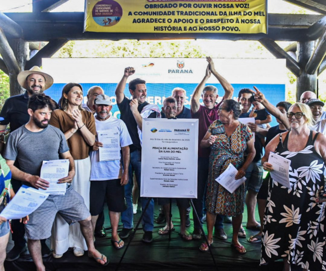 Governo entrega praça de alimentação e regularização fundiária para famílias da Ilha do Mel