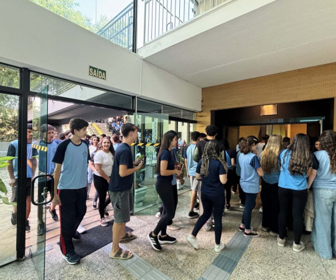 Alunos do Instituto de Educação de Paranaguá retornam às aulas presenciais