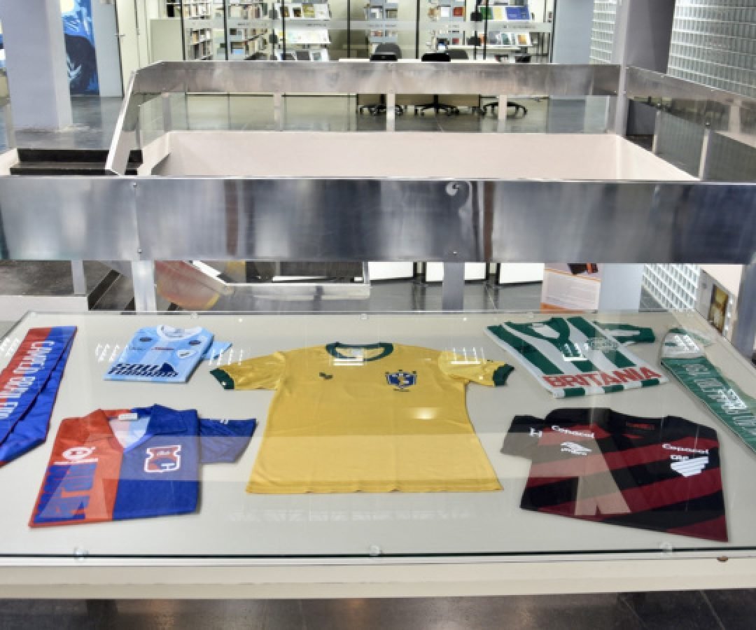 Clima de Copa: exposição do Arquivo Público retrata história do futebol paranaense
