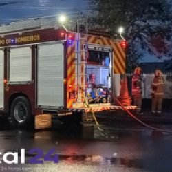 Incêndio atinge residência abandonada no Centro de Cascavel