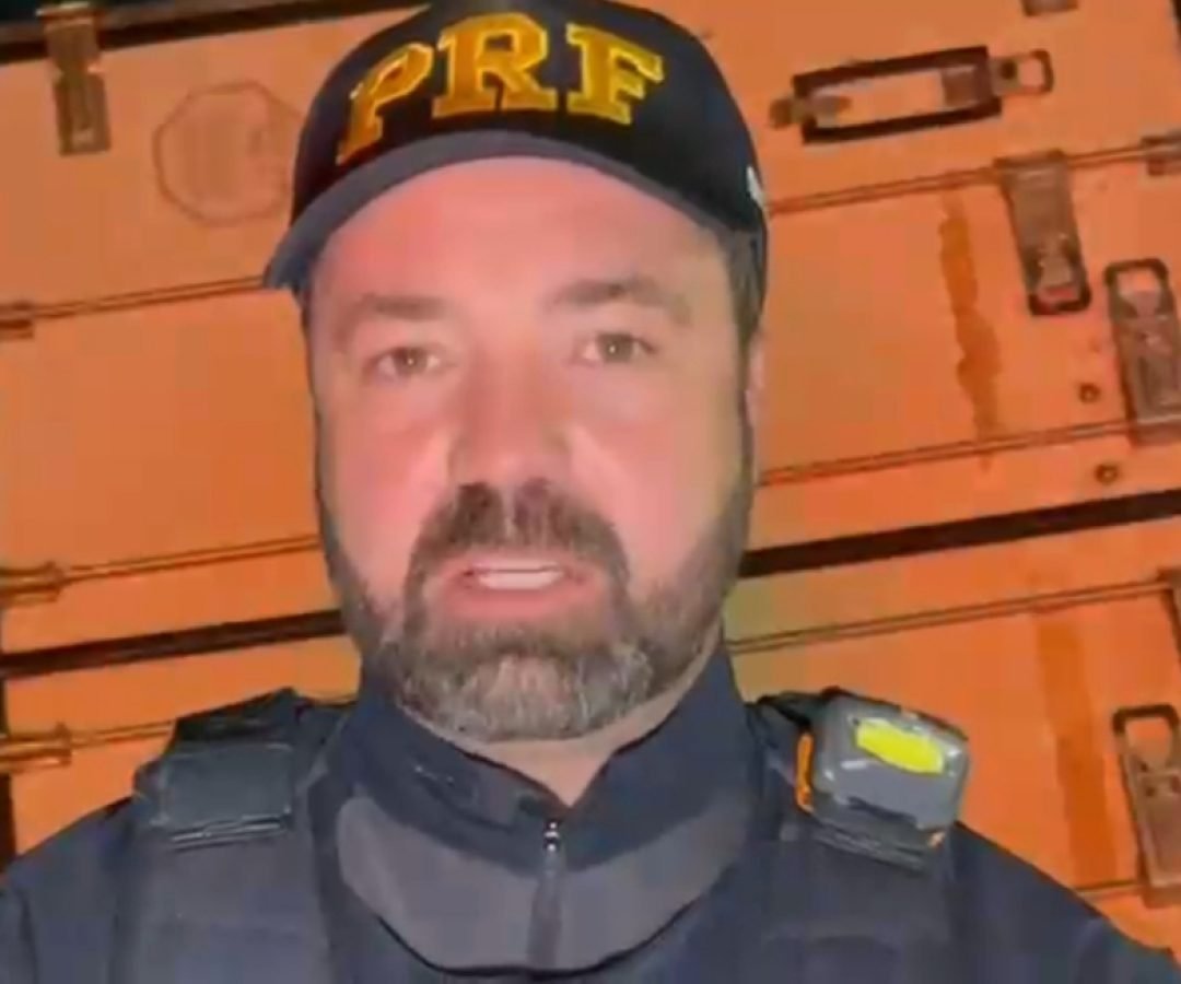 Inspetor da PRF detalha tombamento de caminhão no Trevo Cataratas e alerta para uso do cinto de segurança