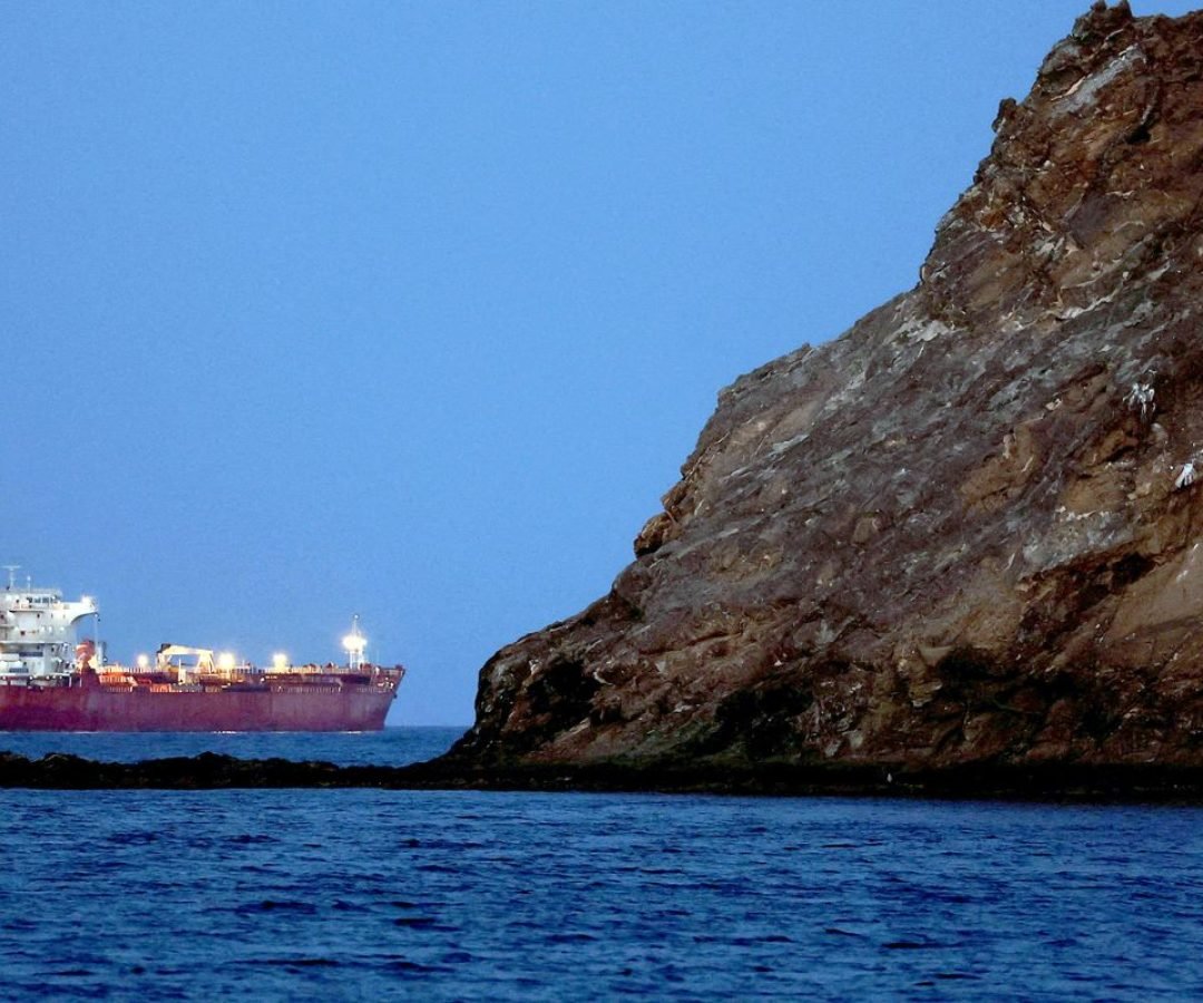 Iranianos ameaçam bloquear comércio marítimo após cerco naval dos EUA