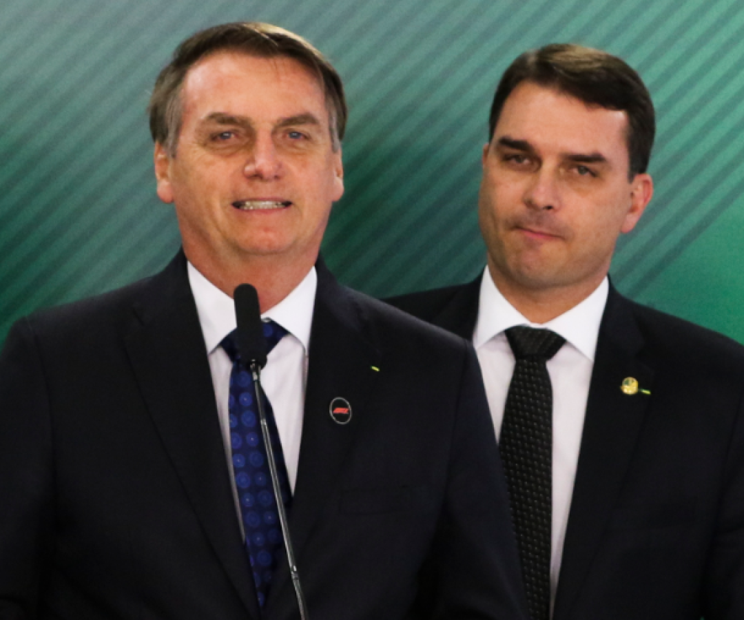 jair-e-flavio-bolsonaro-e1765590643508.png