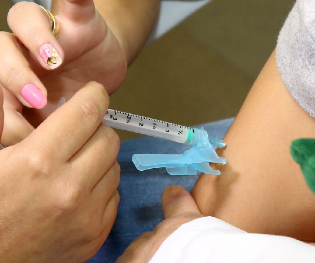 Com 1,2 milhão de doses aplicadas, Paraná reforça chamada para vacinação contra gripe