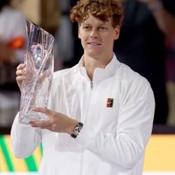 jannik-sinner-campeao-miami-open-trofeu-e1774844933313.jpg