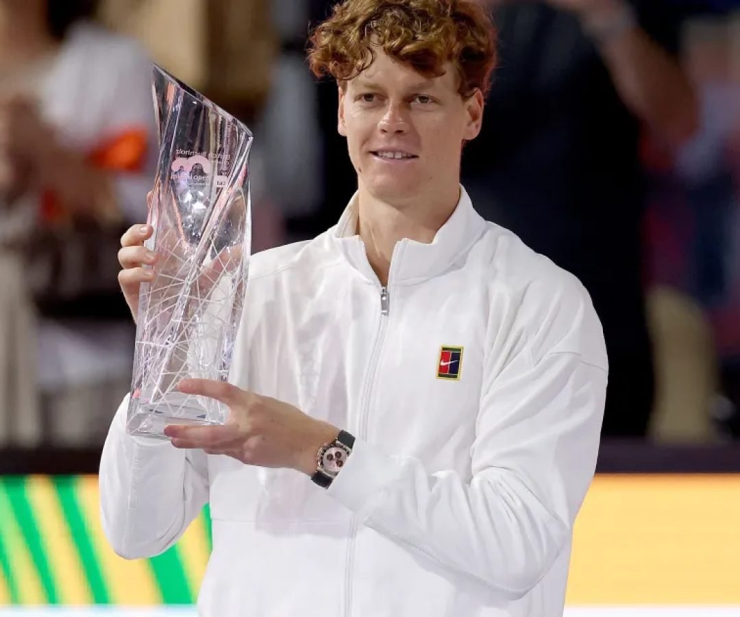 jannik-sinner-campeao-miami-open-trofeu-e1774844933313.jpg