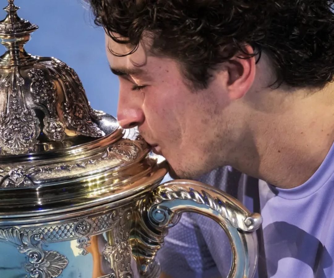 joao-fonseca-trofeu-atp-500-basileia-2-e1761504136208.jpeg