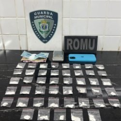 Jovem de 19 anos é preso por tráfico de drogas após perseguição da ROMU em Cascavel