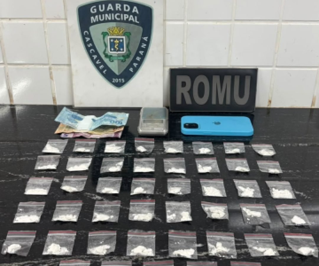Jovem de 19 anos é preso por tráfico de drogas após perseguição da ROMU em Cascavel