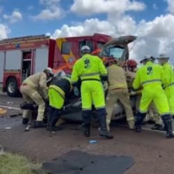 Jovem de 19 anos sofre múltiplas fraturas e TCE na BR-277